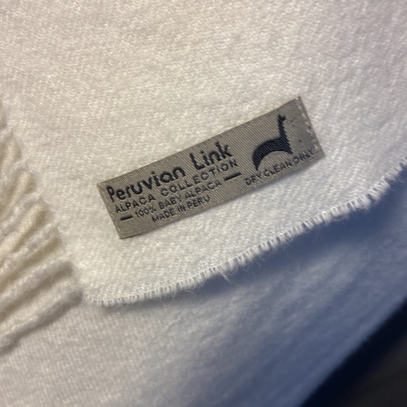 Peruvian Link  Alpaca Collection White Fringe
Scarf - Picture 3 of 5